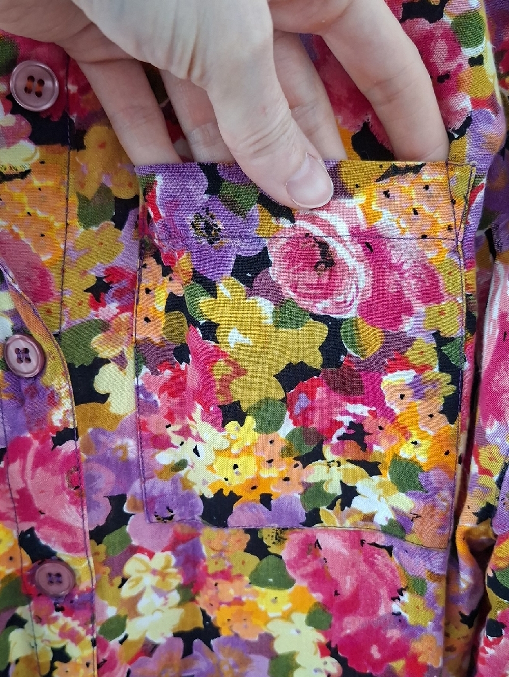 Vintage 80's/90's Vibrant Floral Button-up Shirt Flowy Rayon Blend (Size M) - Picture 6 of 7